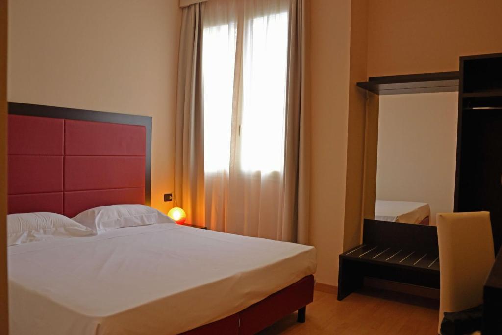Hotel Motel Galaxy Reggio Emilia Quarto foto